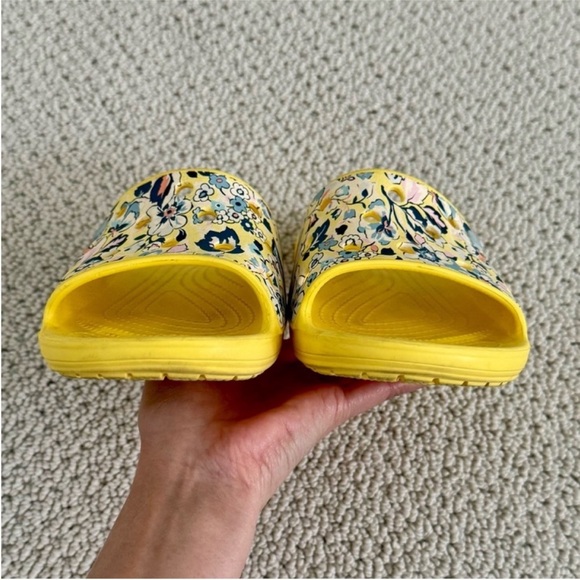 CROCS x Vera Bradley Limited Edition Slides - Picture 6 of 8